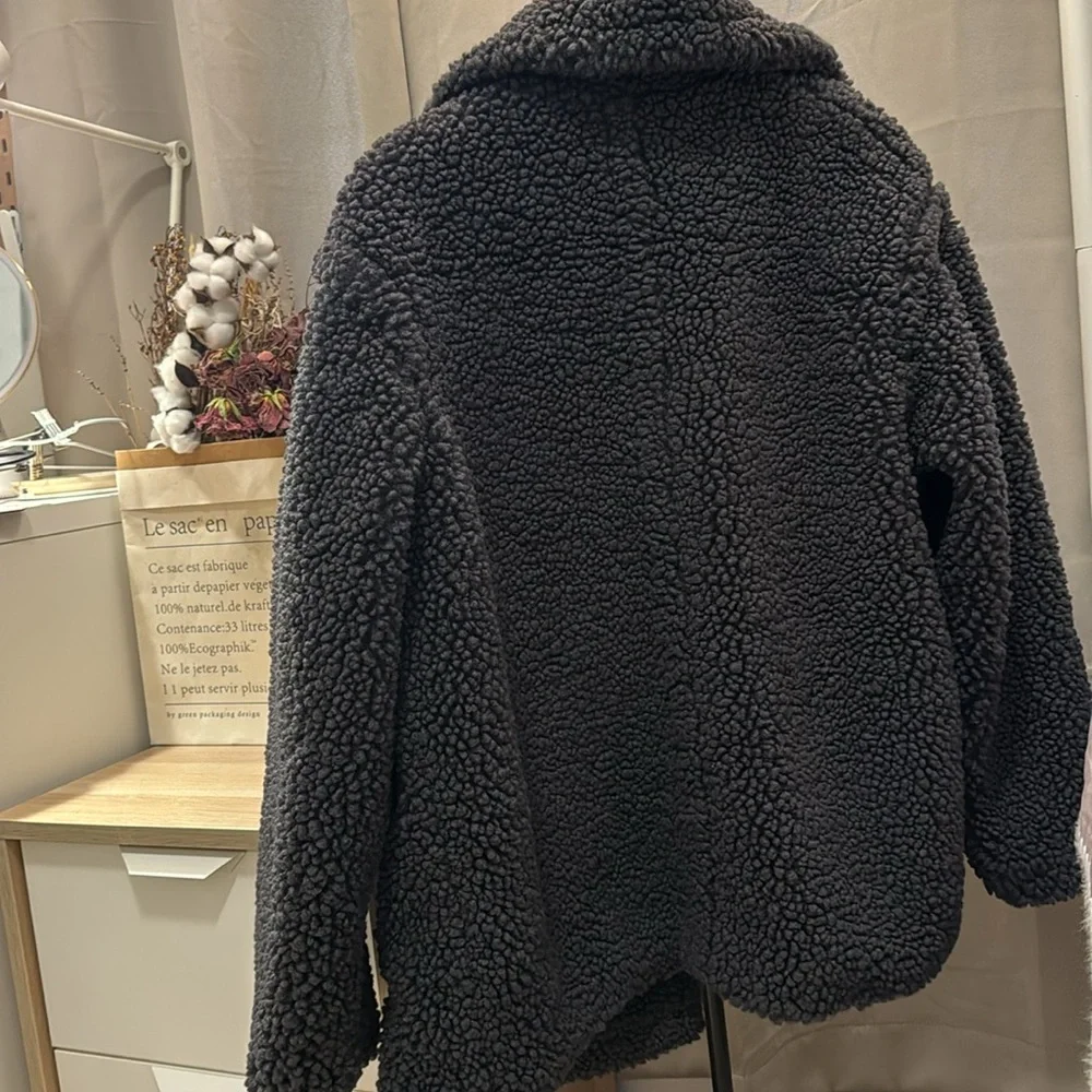 UGG Black Sherpa Jacket - Picture 3 of 4